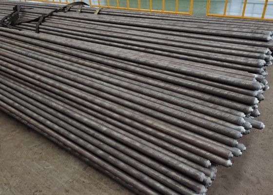 Tubes sans soudure spéciaux laminés à froid / laminés à chaud / forgé à la chaudière dans la station d'usine