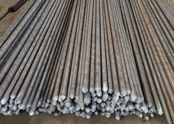 Tubes sans soudure spéciaux laminés à froid / laminés à chaud / forgé à la chaudière dans la station d'usine